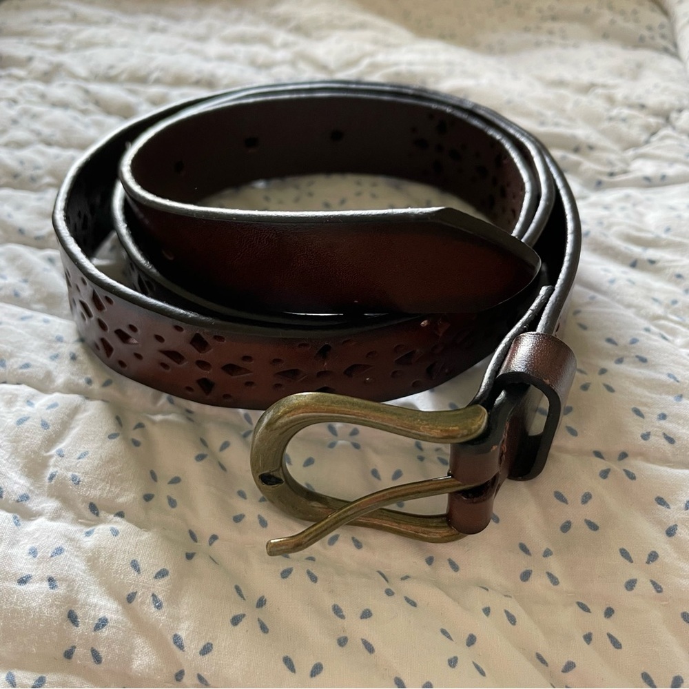 Women’s brown leather belt